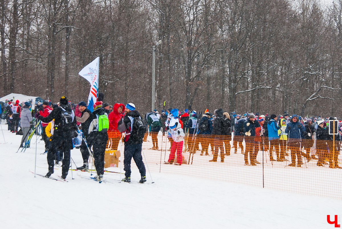 9 февраля в парке “Дружба” прошло ежегодное соревнование “Лыжня России”. Мероприятие собрало 11 тысяч участников и зрителей