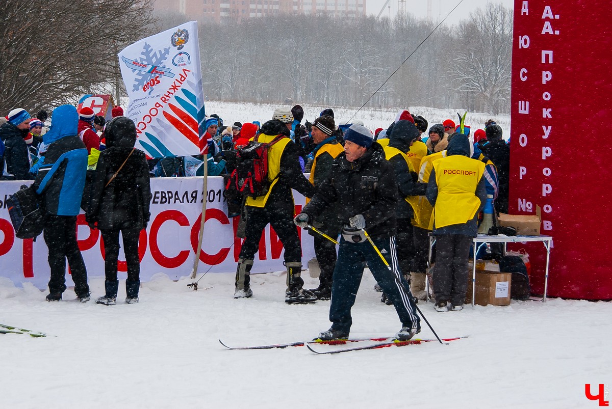 9 февраля в парке “Дружба” прошло ежегодное соревнование “Лыжня России”. Мероприятие собрало 11 тысяч участников и зрителей