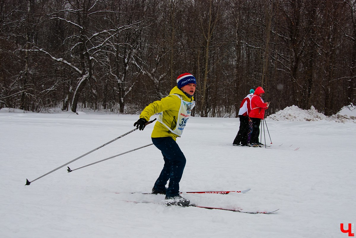 9 февраля в парке “Дружба” прошло ежегодное соревнование “Лыжня России”. Мероприятие собрало 11 тысяч участников и зрителей