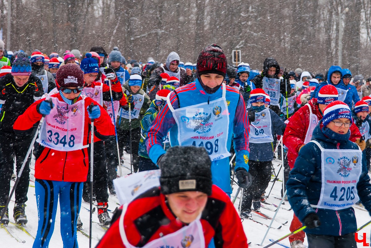 9 февраля в парке “Дружба” прошло ежегодное соревнование “Лыжня России”. Мероприятие собрало 11 тысяч участников и зрителей