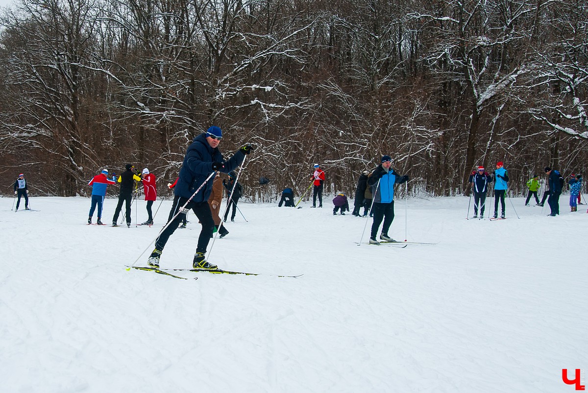 9 февраля в парке “Дружба” прошло ежегодное соревнование “Лыжня России”. Мероприятие собрало 11 тысяч участников и зрителей