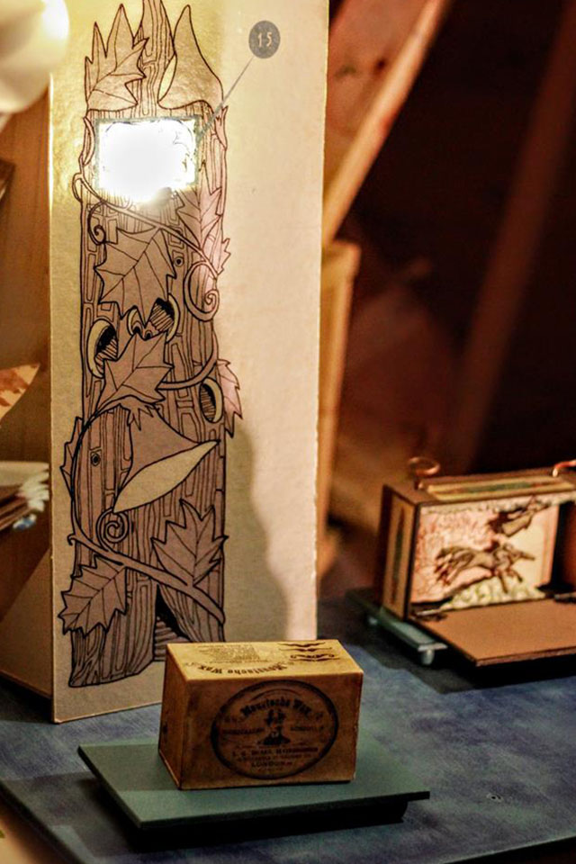 3 марта во Владимире откроется второй сезон “Атмосферного театра”. Московский театр “ТАРАТУМБ” даст спектакль “Аленький цветочек” для камерной аудитории