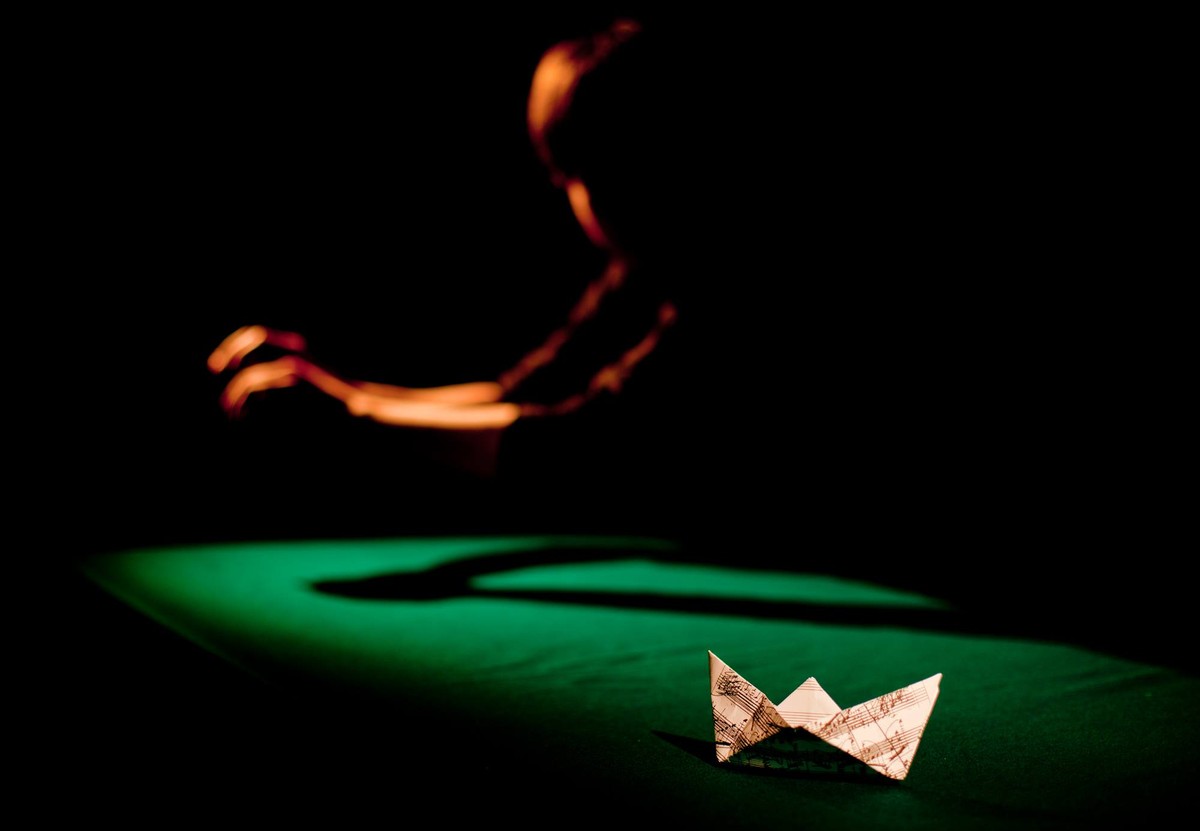 3 марта во Владимире откроется второй сезон “Атмосферного театра”. Московский театр “ТАРАТУМБ” даст спектакль “Аленький цветочек” для камерной аудитории