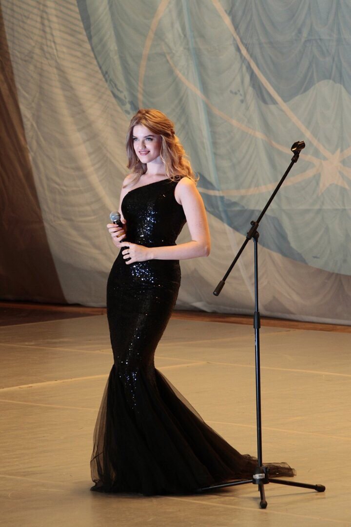 Недавно во Владимир переехала талантливая девушка Дарина Руднева. Она - победительница более 70 российских и международных вокальных конкурсов. Как девушке живется на новом месте? Почему она выбрала Владимир, а не Москву? Обо всем Дарина рассказала нам во время интервью