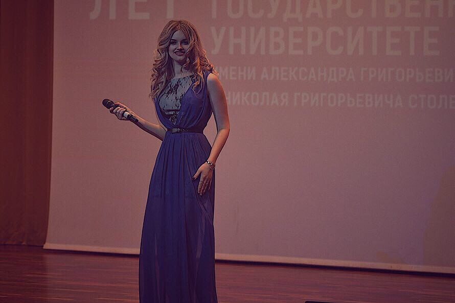 Недавно во Владимир переехала талантливая девушка Дарина Руднева. Она - победительница более 70 российских и международных вокальных конкурсов. Как девушке живется на новом месте? Почему она выбрала Владимир, а не Москву? Обо всем Дарина рассказала нам во время интервью