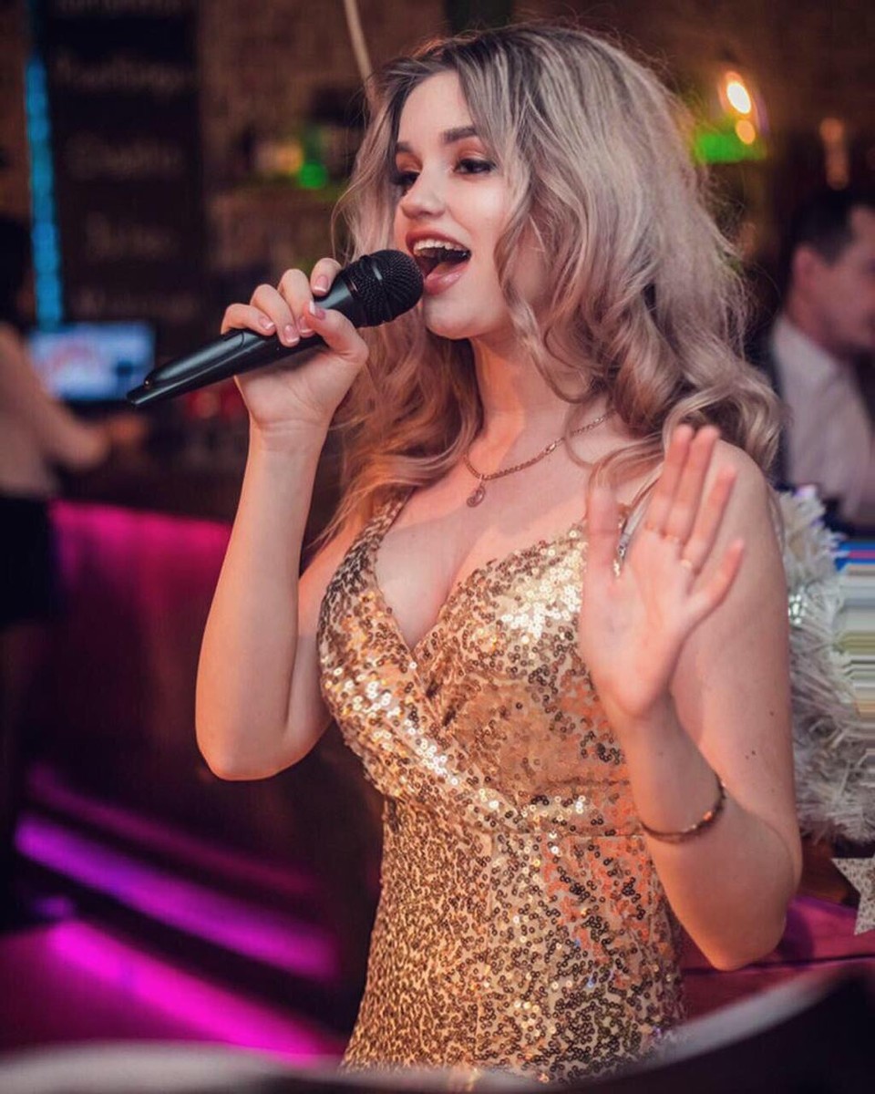 Недавно во Владимир переехала талантливая девушка Дарина Руднева. Она - победительница более 70 российских и международных вокальных конкурсов. Как девушке живется на новом месте? Почему она выбрала Владимир, а не Москву? Обо всем Дарина рассказала нам во время интервью