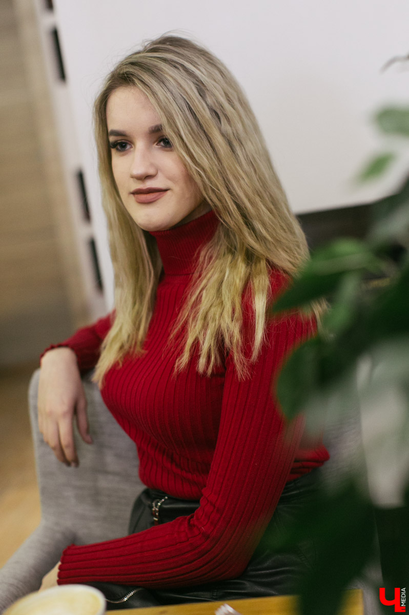 Недавно во Владимир переехала талантливая девушка Дарина Руднева. Она - победительница более 70 российских и международных вокальных конкурсов. Как девушке живется на новом месте? Почему она выбрала Владимир, а не Москву? Обо всем Дарина рассказала нам во время интервью