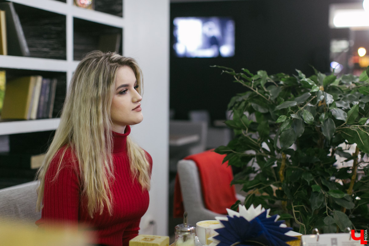 Недавно во Владимир переехала талантливая девушка Дарина Руднева. Она - победительница более 70 российских и международных вокальных конкурсов. Как девушке живется на новом месте? Почему она выбрала Владимир, а не Москву? Обо всем Дарина рассказала нам во время интервью