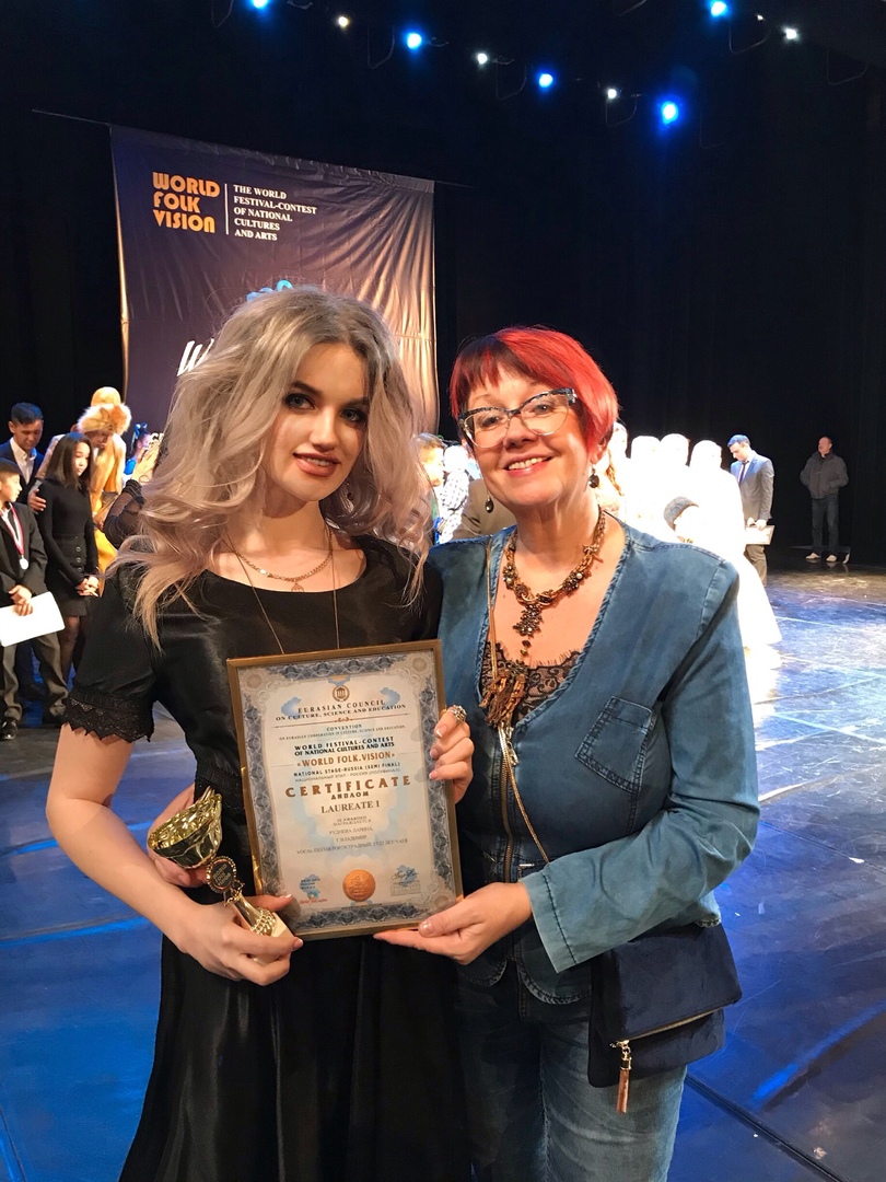 Недавно во Владимир переехала талантливая девушка Дарина Руднева. Она - победительница более 70 российских и международных вокальных конкурсов. Как девушке живется на новом месте? Почему она выбрала Владимир, а не Москву? Обо всем Дарина рассказала нам во время интервью