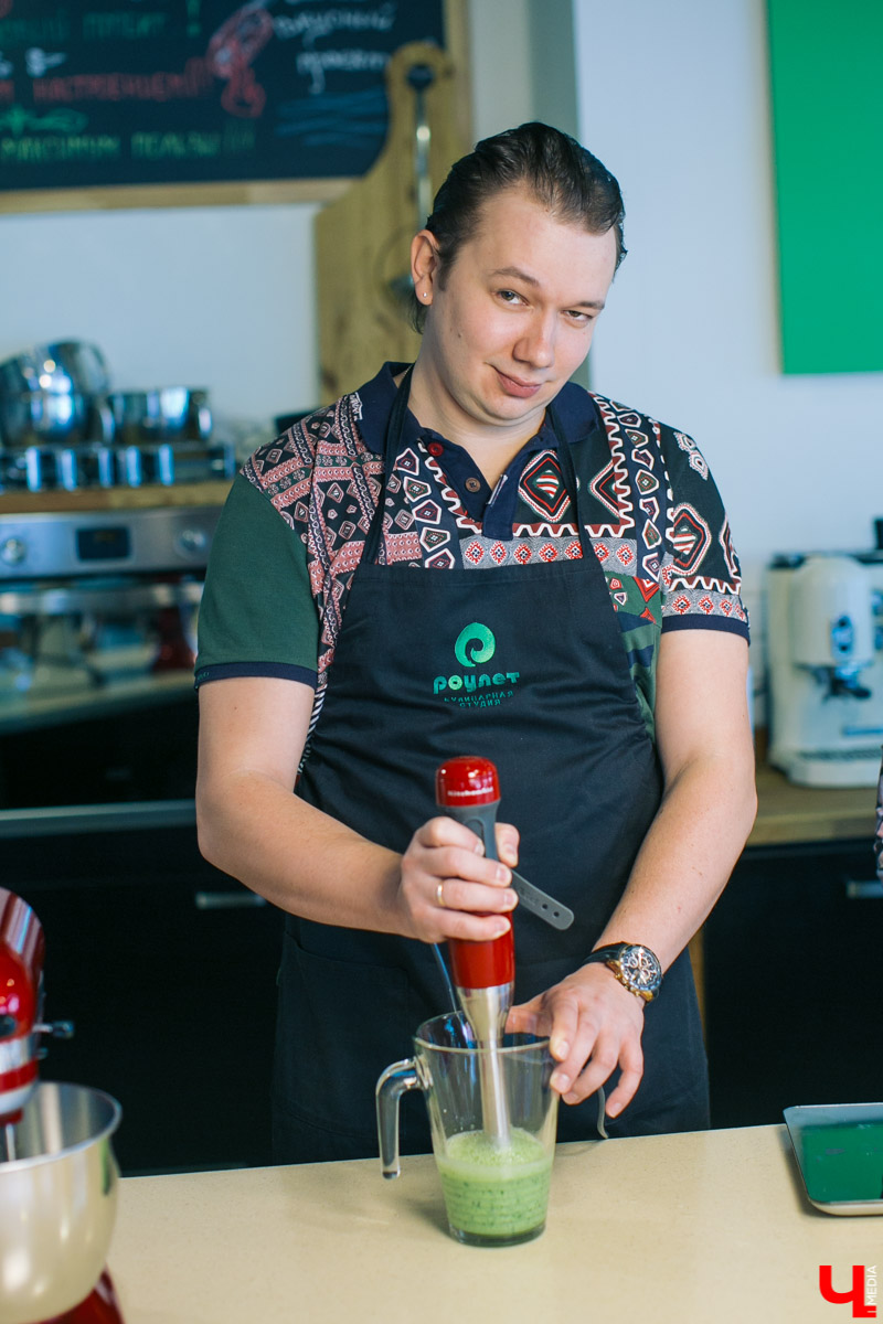 В кулинарном проект “Ключ-Медиа” оперный певец с мировой известностью Василий Хорошев понял, что может быть полезен на кухне своей жене Анастасии