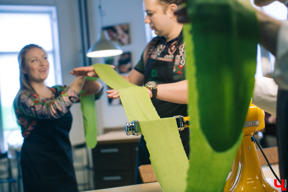 В кулинарном проект “Ключ-Медиа” оперный певец с мировой известностью Василий Хорошев понял, что может быть полезен на кухне своей жене Анастасии