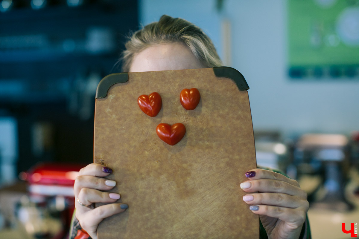 В кулинарном проект “Ключ-Медиа” оперный певец с мировой известностью Василий Хорошев понял, что может быть полезен на кухне своей жене Анастасии