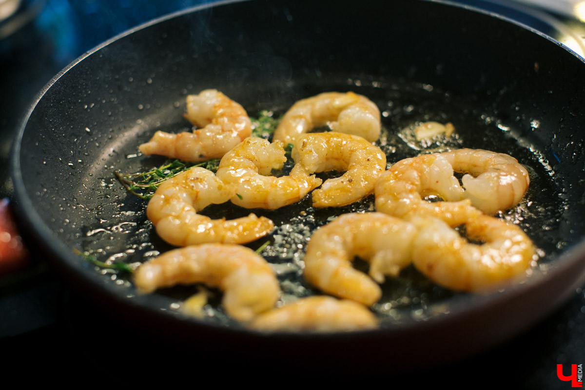 В кулинарном проект “Ключ-Медиа” оперный певец с мировой известностью Василий Хорошев понял, что может быть полезен на кухне своей жене Анастасии