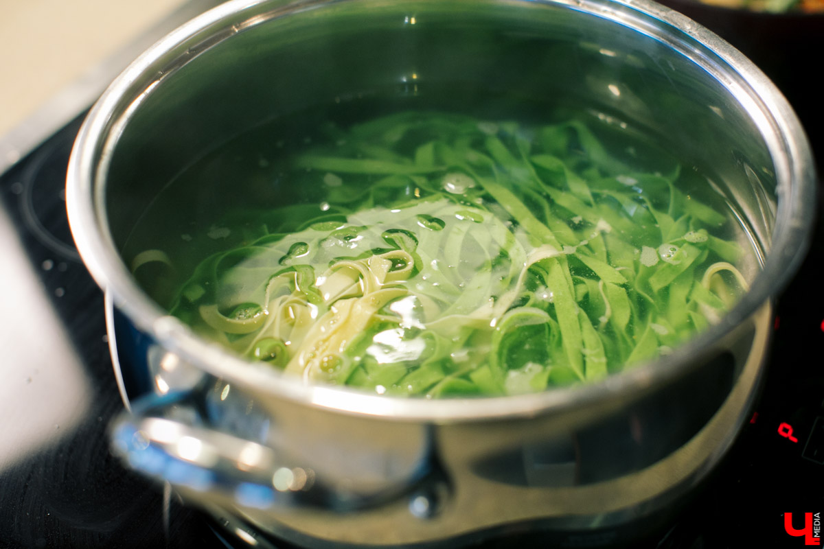 В кулинарном проект “Ключ-Медиа” оперный певец с мировой известностью Василий Хорошев понял, что может быть полезен на кухне своей жене Анастасии