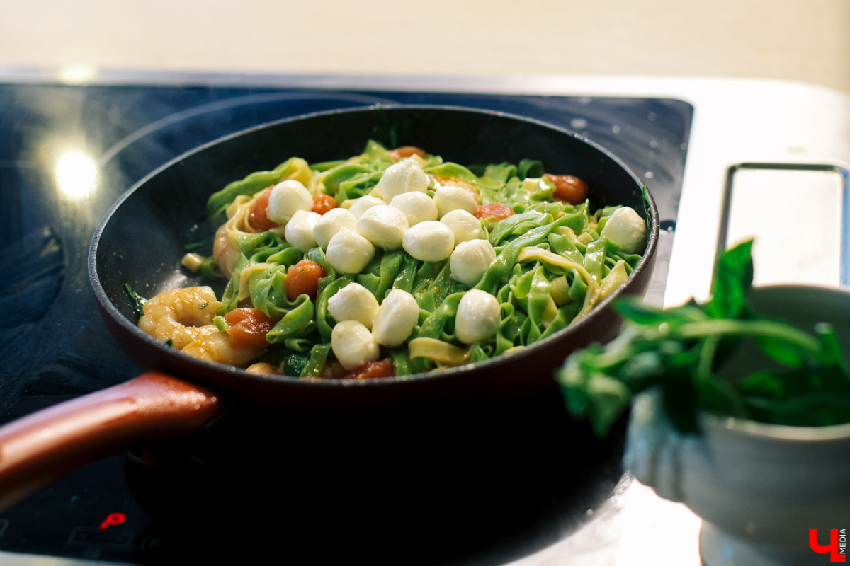 В кулинарном проект “Ключ-Медиа” оперный певец с мировой известностью Василий Хорошев понял, что может быть полезен на кухне своей жене Анастасии