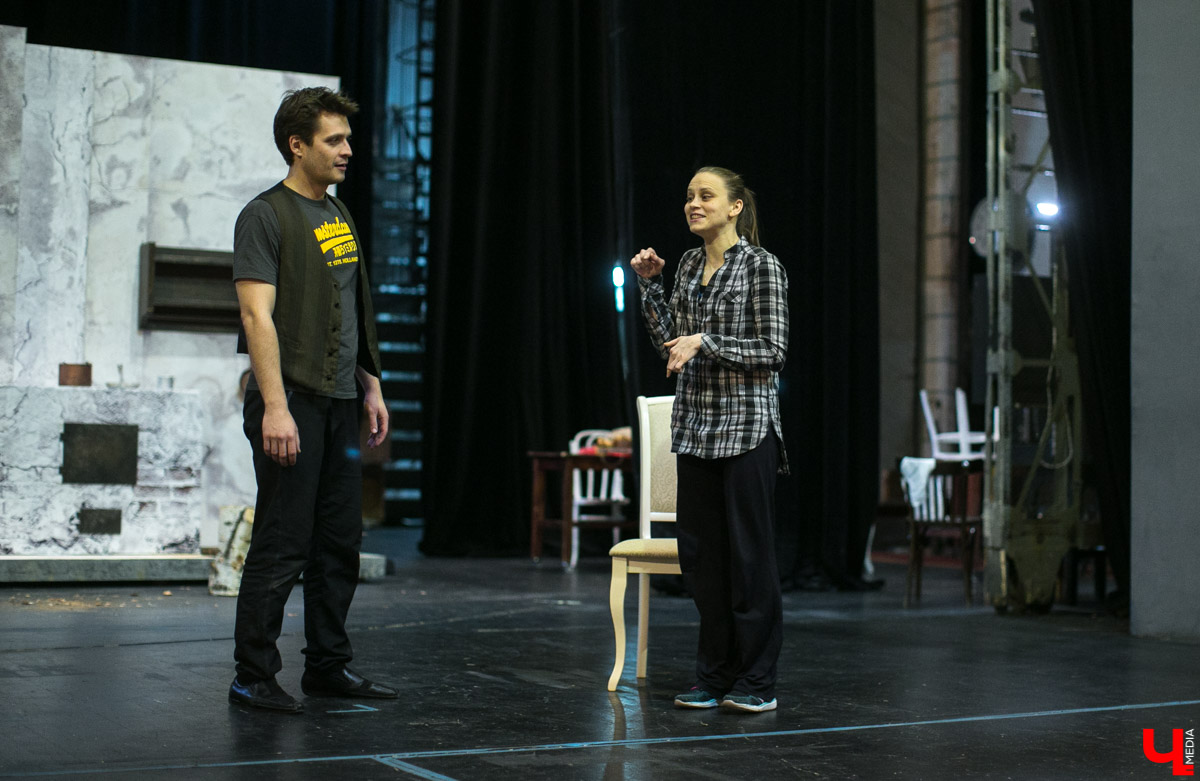 Режиссер Астрахан готовит выпуск классической версии “Доходного места” на владимирской сцене, не “корежа” автора, а извлекая новые смыслы