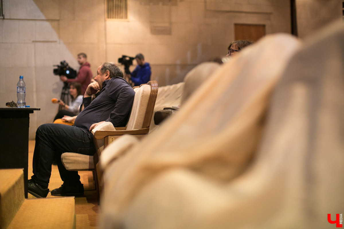 Режиссер Астрахан готовит выпуск классической версии “Доходного места” на владимирской сцене, не “корежа” автора, а извлекая новые смыслы