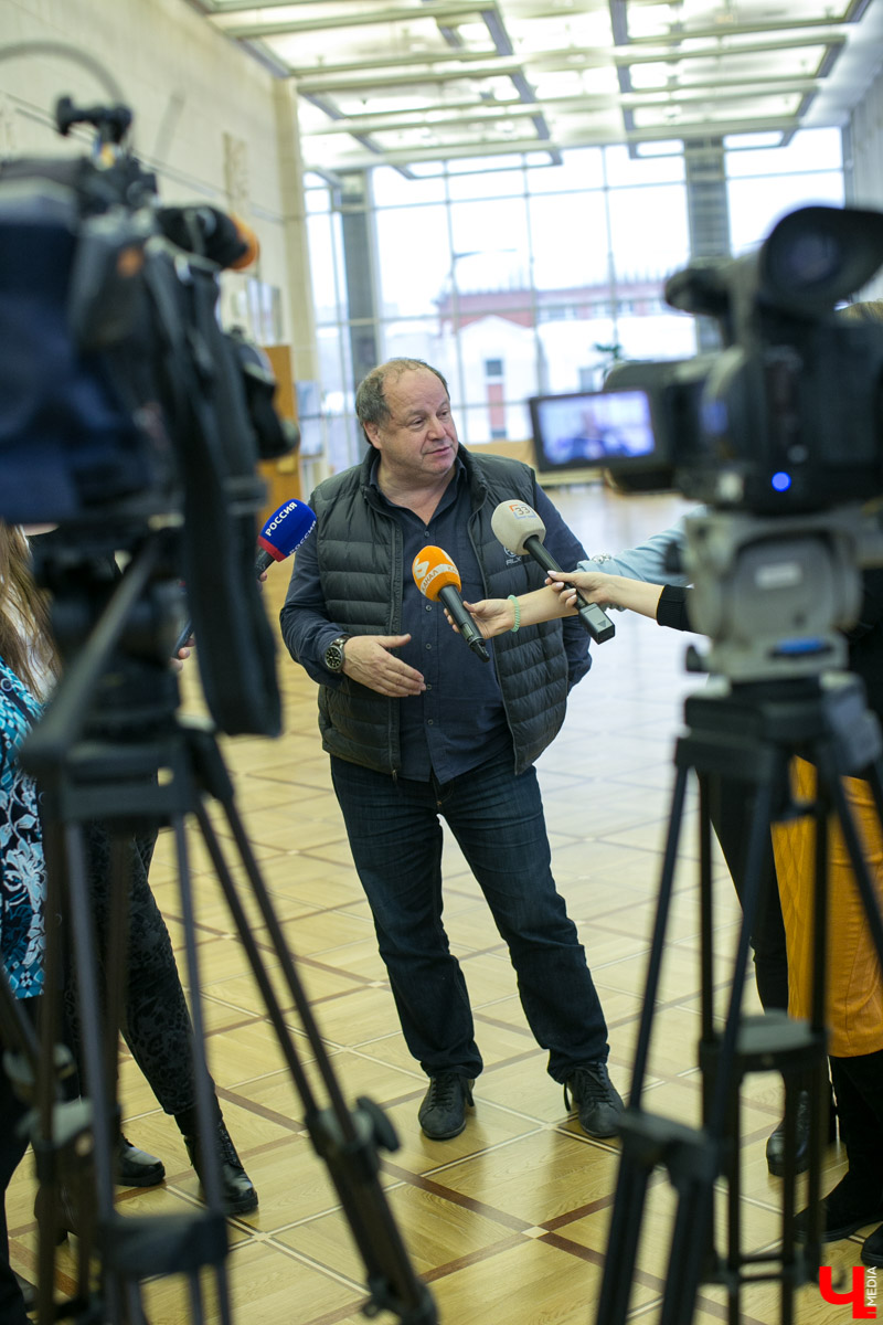 Режиссер Астрахан готовит выпуск классической версии “Доходного места” на владимирской сцене, не “корежа” автора, а извлекая новые смыслы