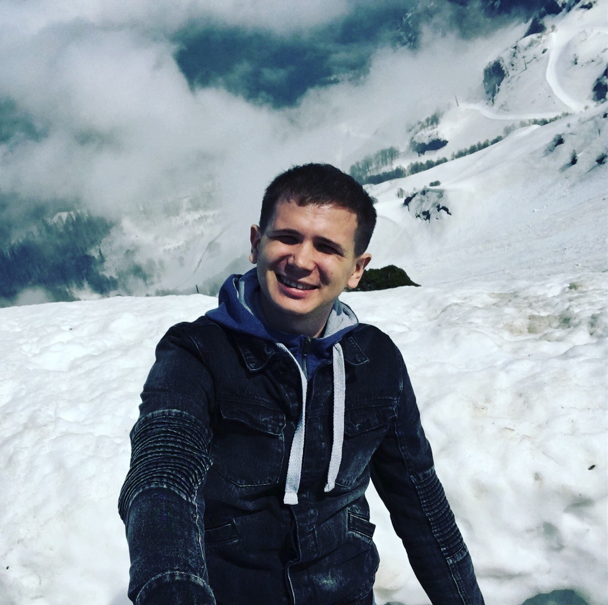 Мы решили проверить, как в нашем городе работают три самых популярных приложения: Tinder, Airbnb, и Foursquare. У всех совершенно разный функционал, оттого и интереснее результат