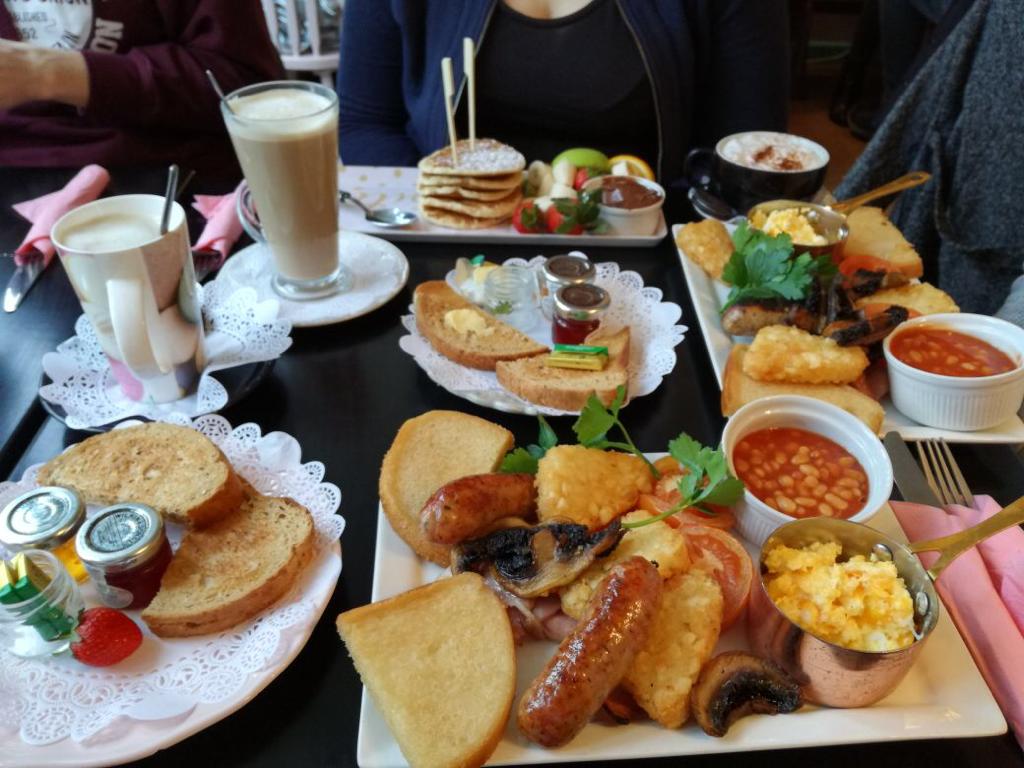 Заядлый владимирский путешественник Даниэль Левашов составил топ-5 разоблачений самых распространенных стереотипов о жизни англичан, исходя из собственной практики