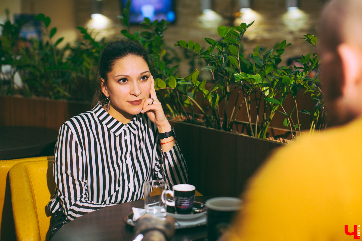 Владимирский видеограф снимает нестандартные свадьбы, выступает против “ванильностей” и кардинально отличается от обычных свадебных специалистов. За свои работы получил 7 премий WEVA Awards 2018