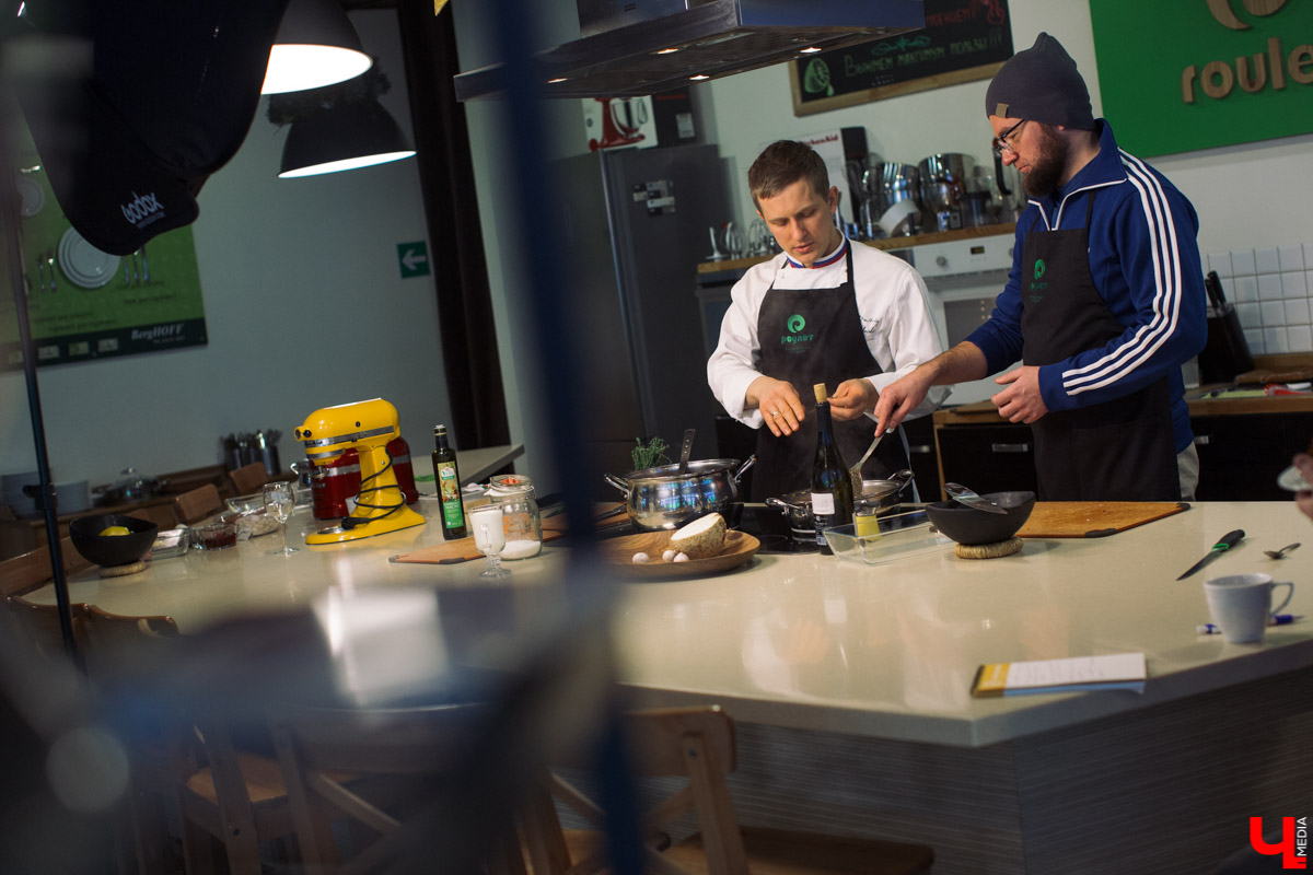 Тимофей Копылов готовил угощение из ненавистной печенки, варил варенье из лука и укрощал сверхмощный блендер в Roulet