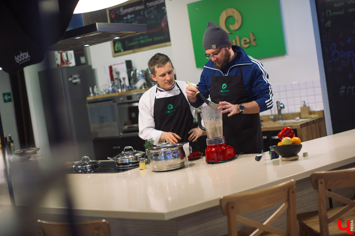 Тимофей Копылов готовил угощение из ненавистной печенки, варил варенье из лука и укрощал сверхмощный блендер в Roulet