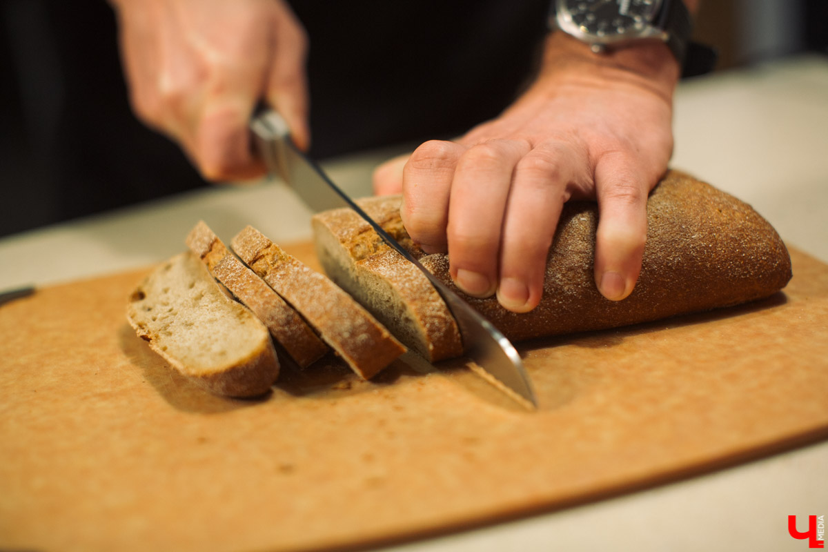 Тимофей Копылов готовил угощение из ненавистной печенки, варил варенье из лука и укрощал сверхмощный блендер в Roulet