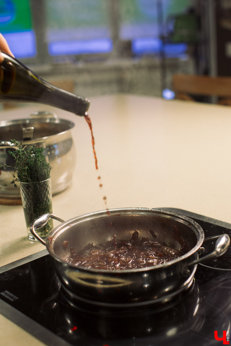 Тимофей Копылов готовил угощение из ненавистной печенки, варил варенье из лука и укрощал сверхмощный блендер в Roulet