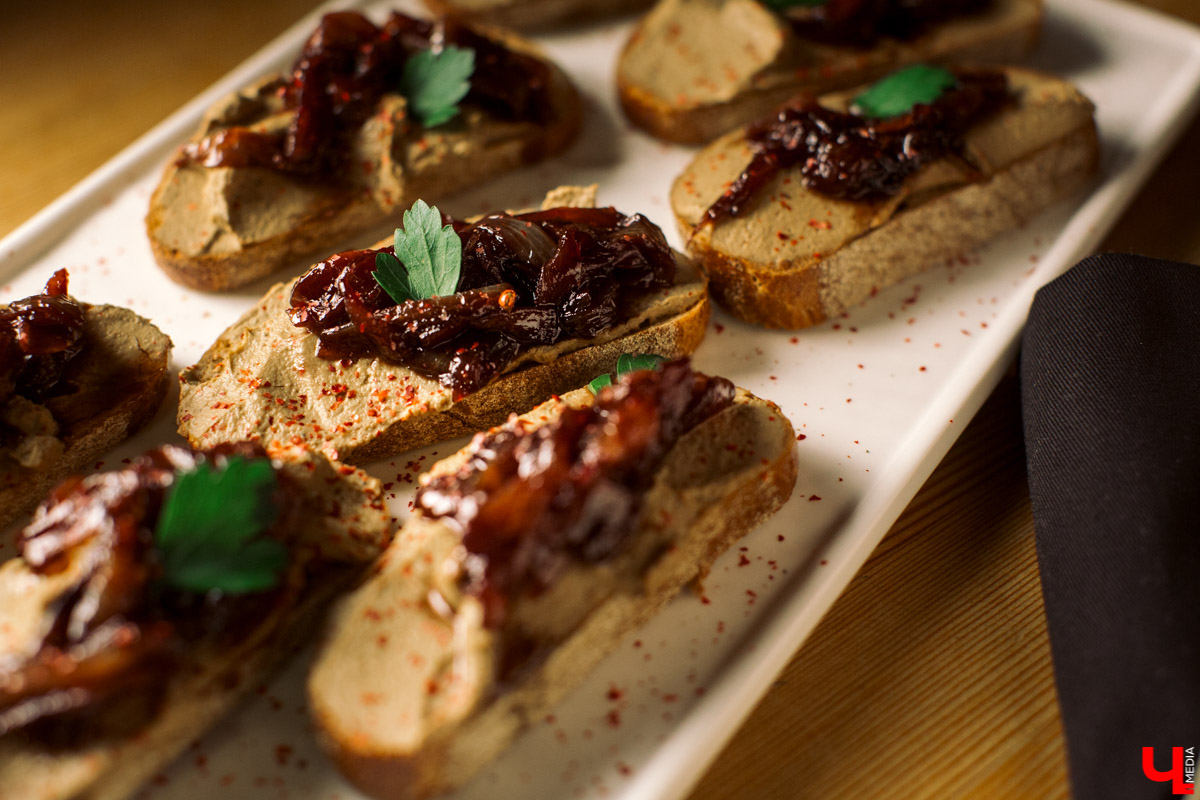 Тимофей Копылов готовил угощение из ненавистной печенки, варил варенье из лука и укрощал сверхмощный блендер в Roulet