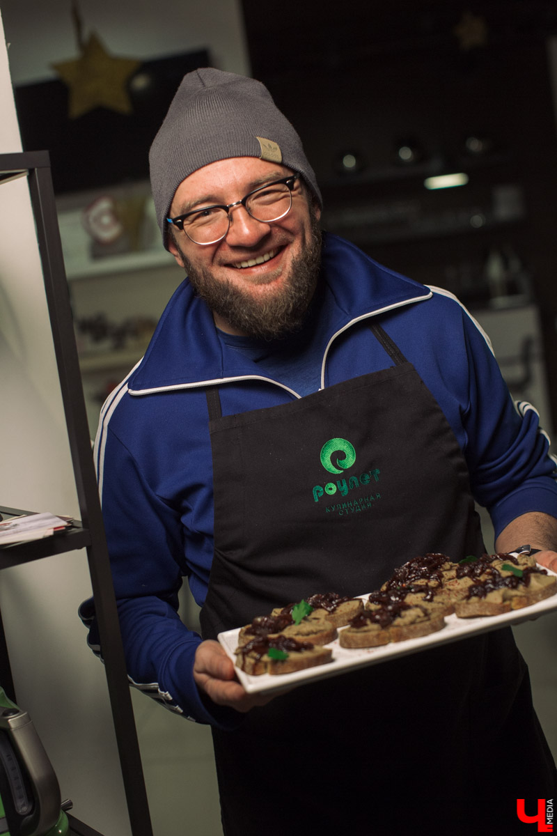 Тимофей Копылов готовил угощение из ненавистной печенки, варил варенье из лука и укрощал сверхмощный блендер в Roulet