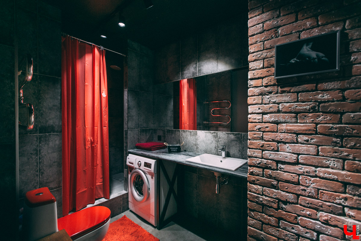 Недавно во Владимире открылась очень необычная локация для фотосъемок - фетиш-студия. Это квартира, оформленная в духе БДСМ тематики