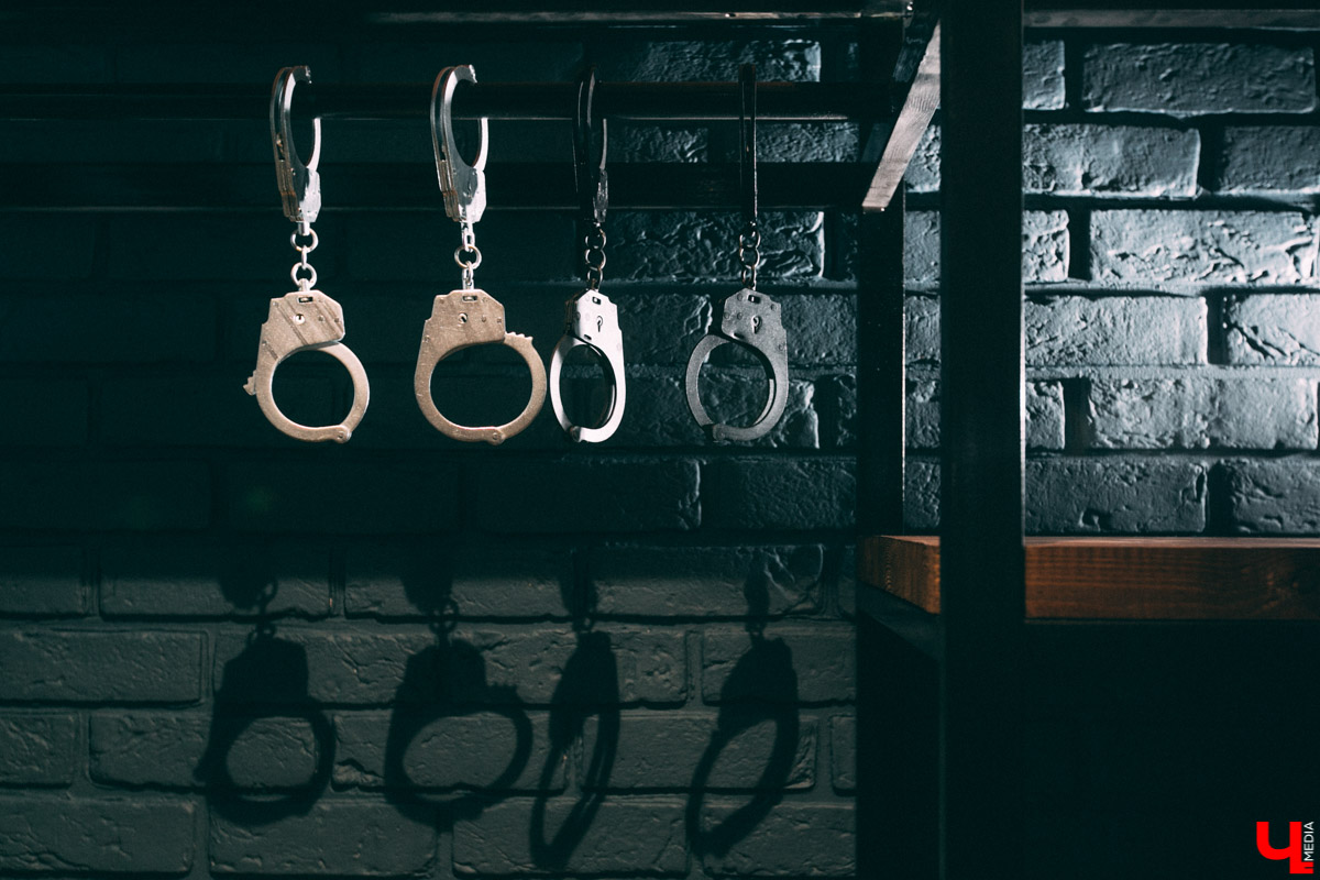 Недавно во Владимире открылась очень необычная локация для фотосъемок - фетиш-студия. Это квартира, оформленная в духе БДСМ тематики