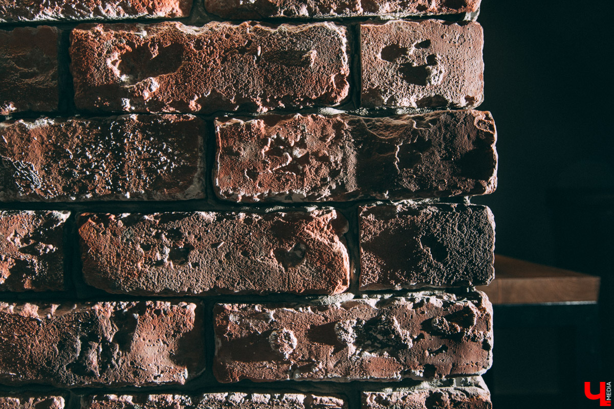 Недавно во Владимире открылась очень необычная локация для фотосъемок - фетиш-студия. Это квартира, оформленная в духе БДСМ тематики