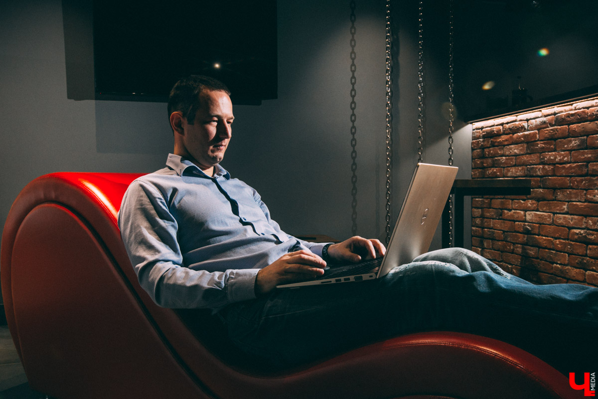 Недавно во Владимире открылась очень необычная локация для фотосъемок - фетиш-студия. Это квартира, оформленная в духе БДСМ тематики