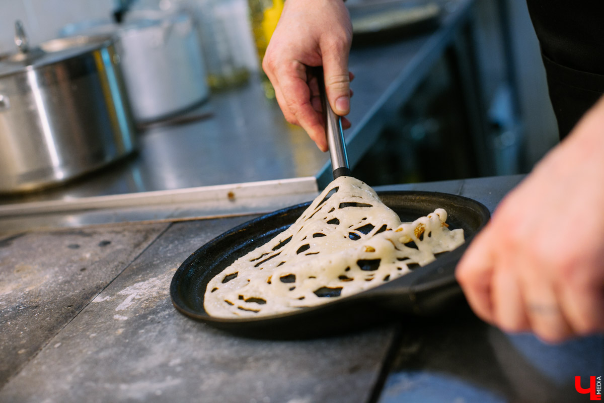 Рецепт кружевных блинов к Масленице от шеф-повара ресторана