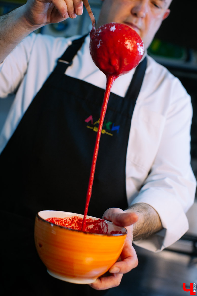 Рецепт красных блинов к Масленице от шеф-повара ресторана