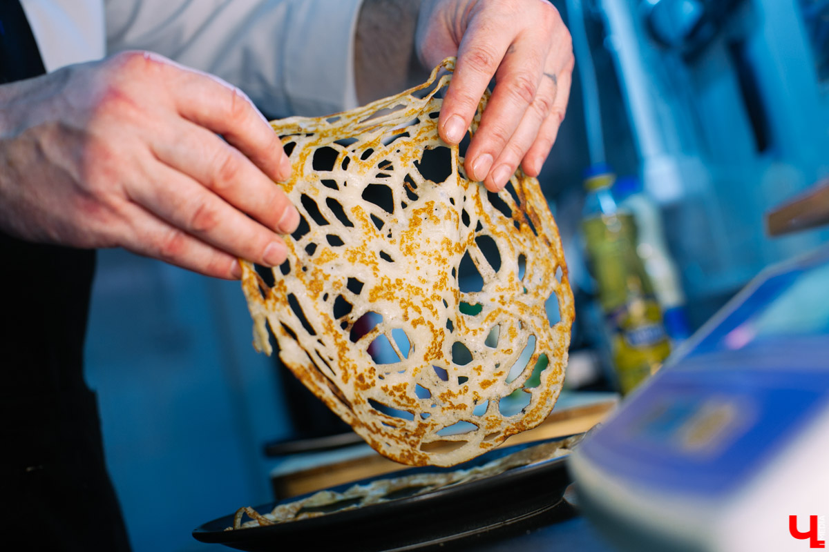 Рецепт кружевных блинов к Масленице от шеф-повара ресторана