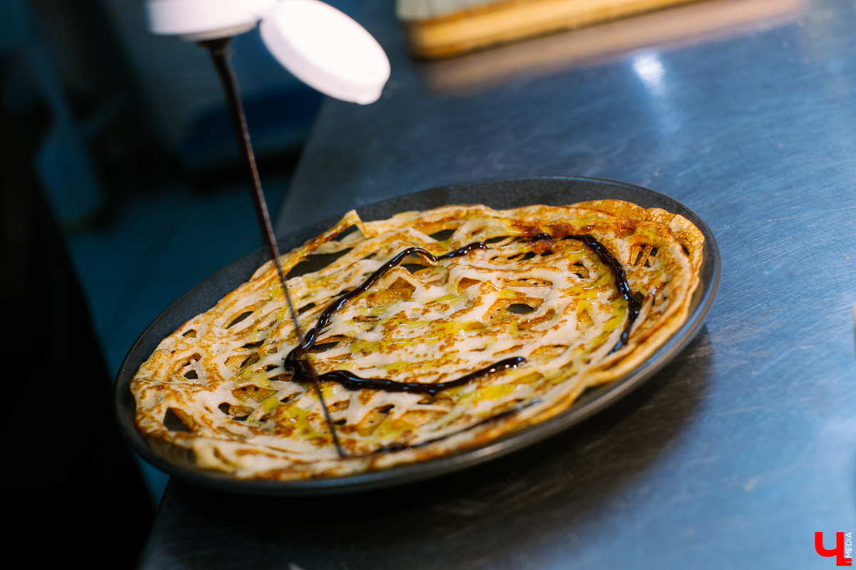 Специально к Масленице шеф-повар одного из владимирских ресторанов Сергей Лапочкин поделился идеями и секретами, как удивить домочадцев разнообразными версиями главного праздничного блюда