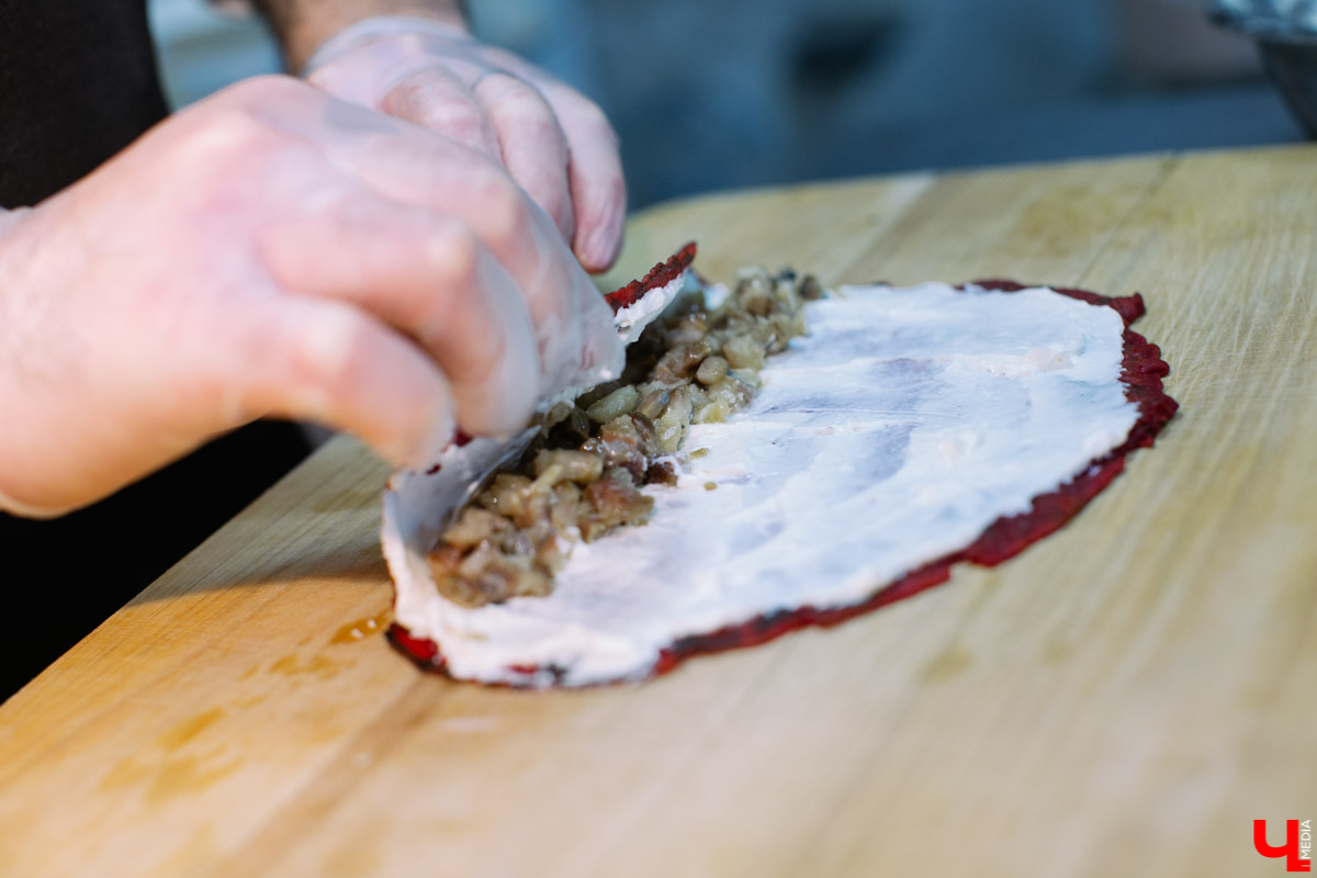 Рецепт красных блинов к Масленице от шеф-повара ресторана