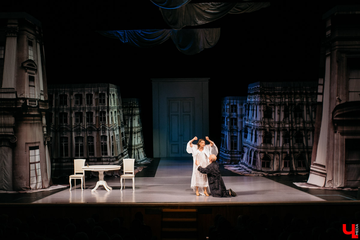 Премьера “Доходного места” прошла во Владимире с аншлагом, и пробудила у зрителей неприятные ассоциации