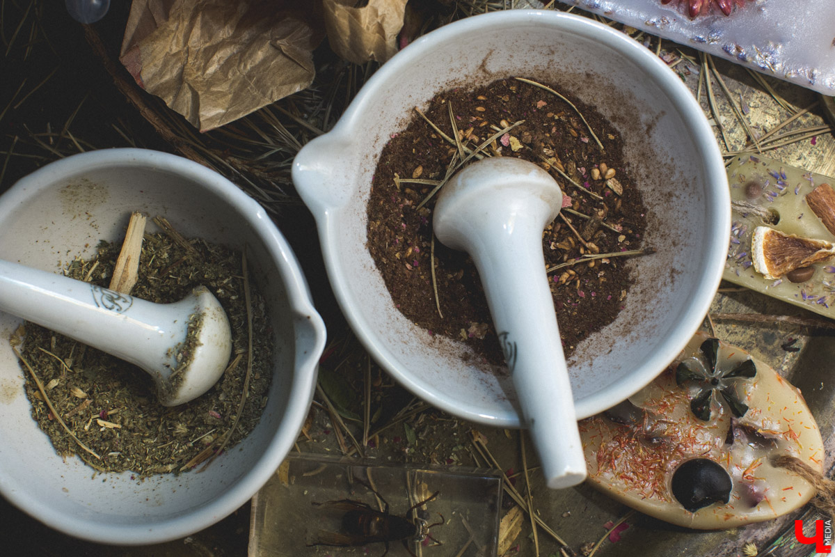 Свечных дел мастер, парфюмер, таксидермист - редкие профессии, которым владимирцы научились сами. Об удивительных навыках они рассказали нам