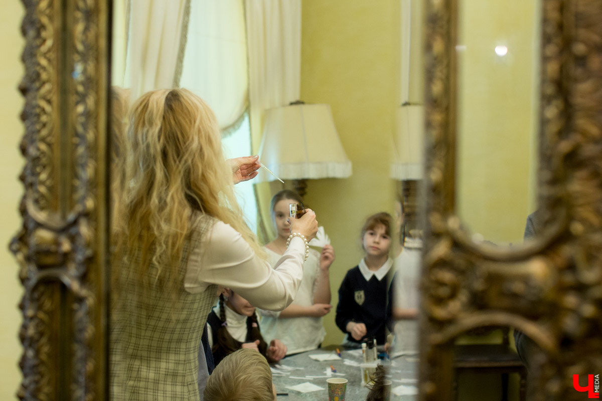 Свечных дел мастер, парфюмер, таксидермист - редкие профессии, которым владимирцы научились сами. Об удивительных навыках они рассказали нам