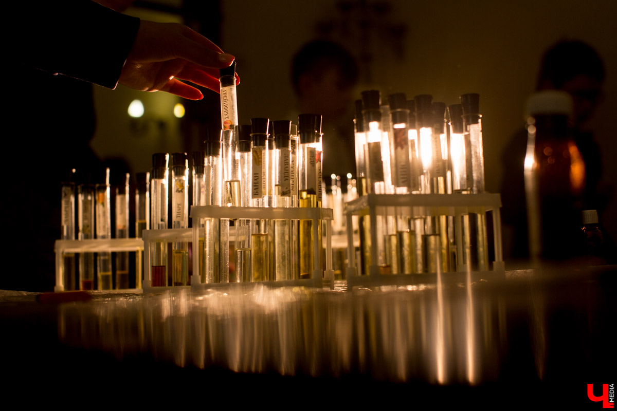 Свечных дел мастер, парфюмер, таксидермист - редкие профессии, которым владимирцы научились сами. Об удивительных навыках они рассказали нам