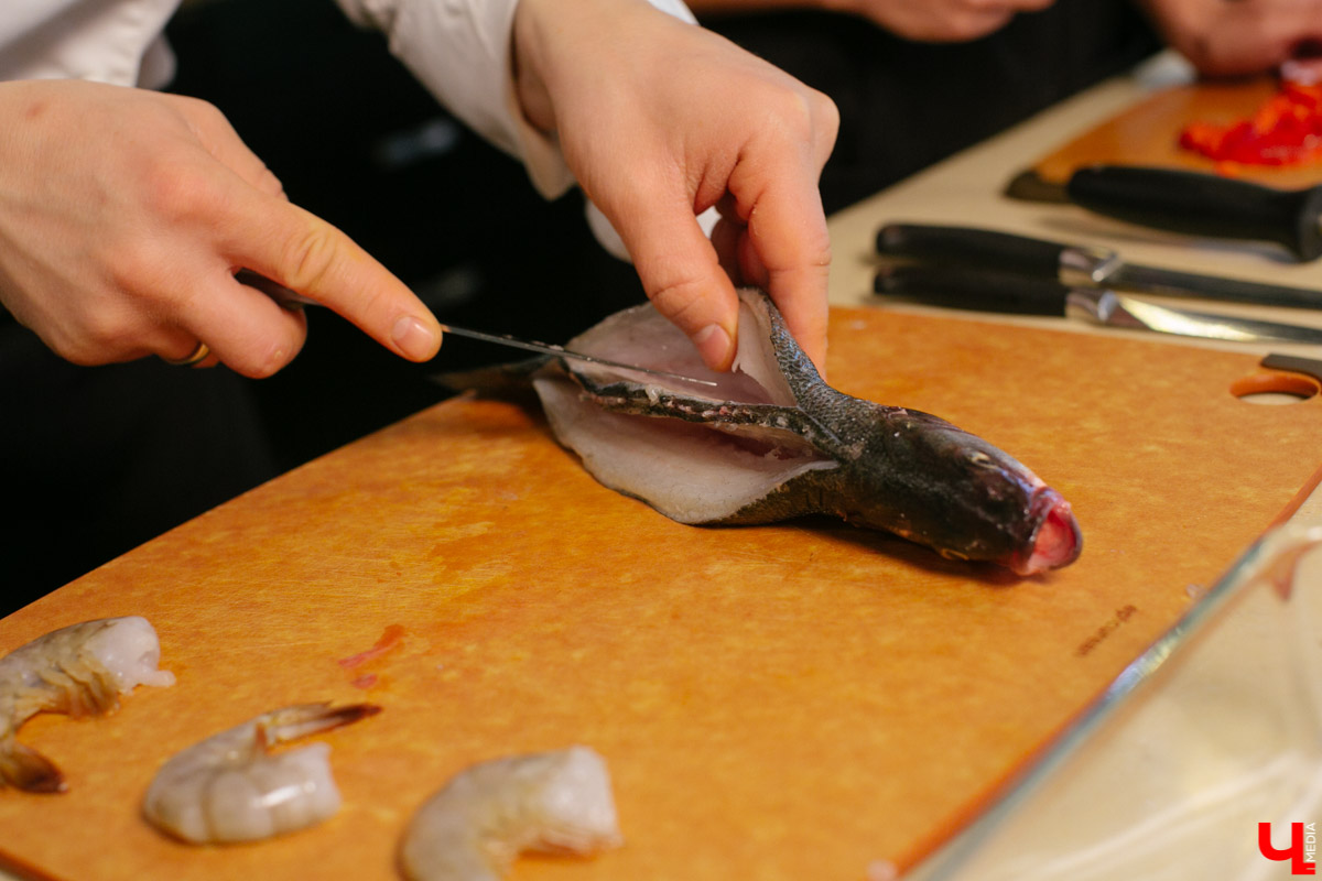 «Девушка года» по версии «Ключ-Медиа» и мастер-шеф Roulet устроили кулинарный поединок с сибасом