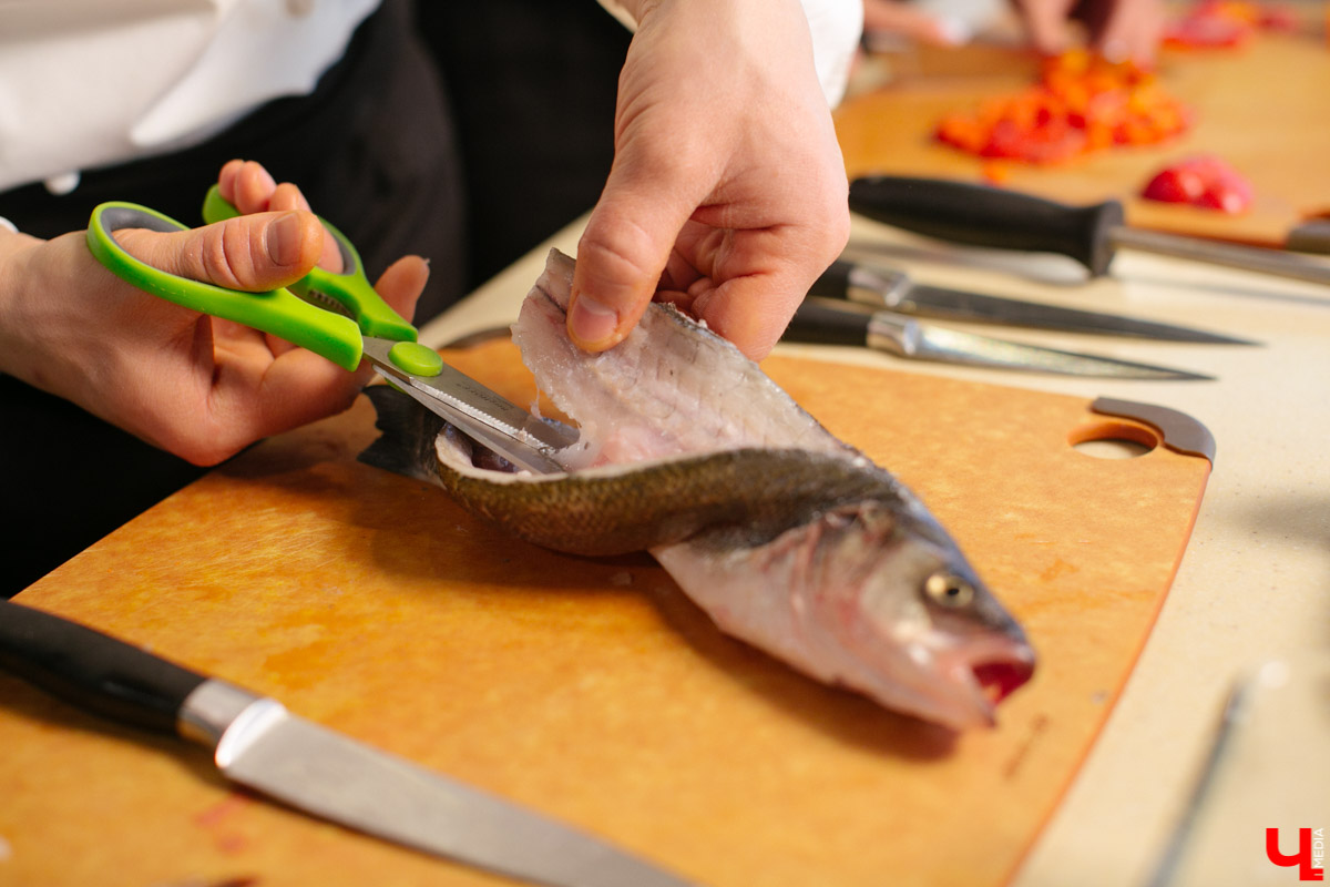 «Девушка года» по версии «Ключ-Медиа» и мастер-шеф Roulet устроили кулинарный поединок с сибасом