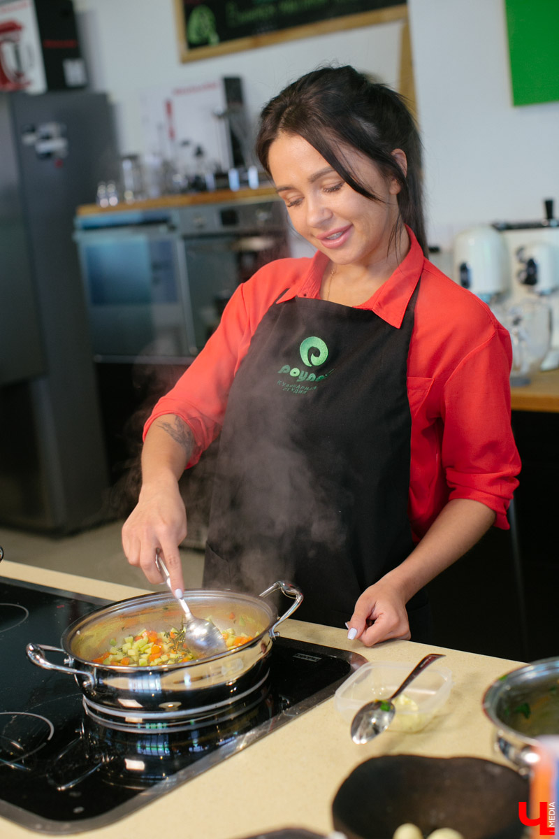 «Девушка года» по версии «Ключ-Медиа» и мастер-шеф Roulet устроили кулинарный поединок с сибасом