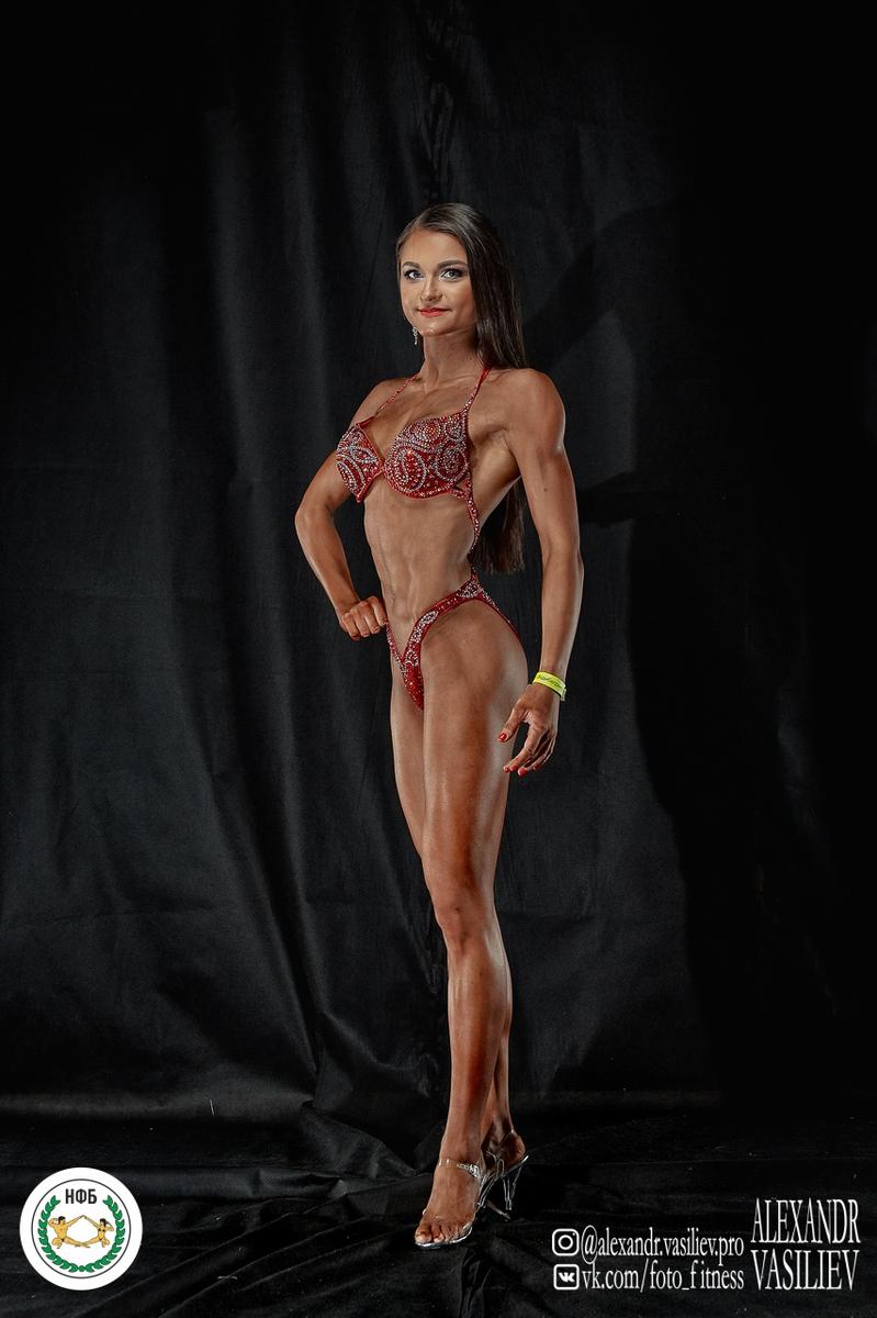 Надежда Сухопарова - бодибилдер