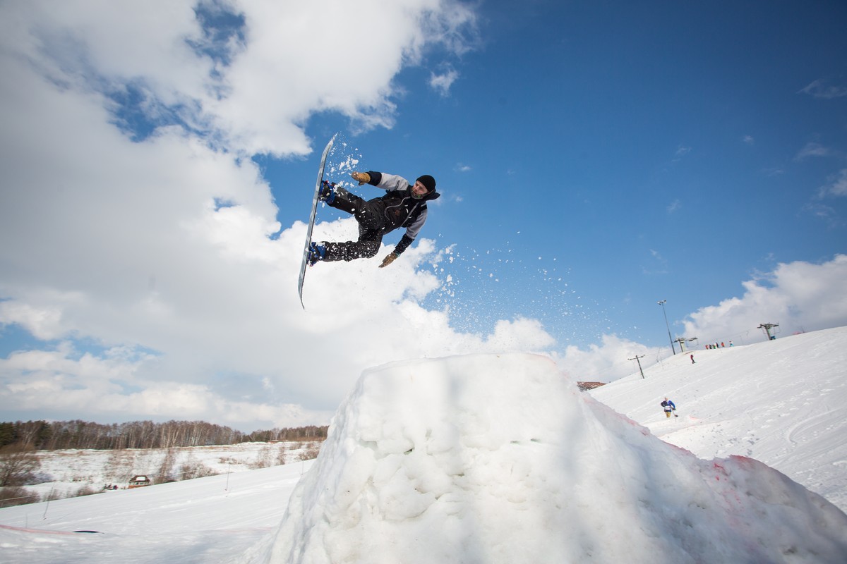 В Суздальском районе в комплексе “Заячья гора” 9 марта прошел фестиваль сноубордов