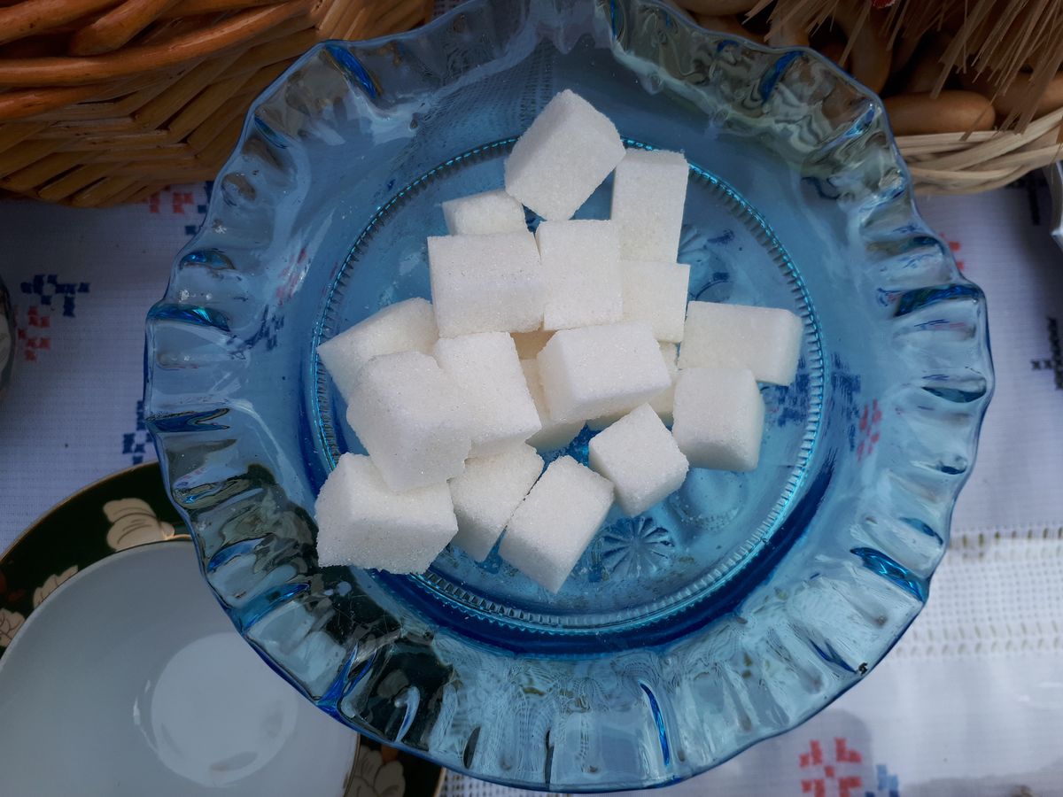 В Добром на берегу Комиссаровского пруда горожане устроили выставку самоваров. Ее приурочили к празднованию Масленицы